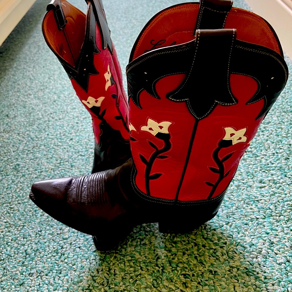 Womens Lucesse boots size 9.